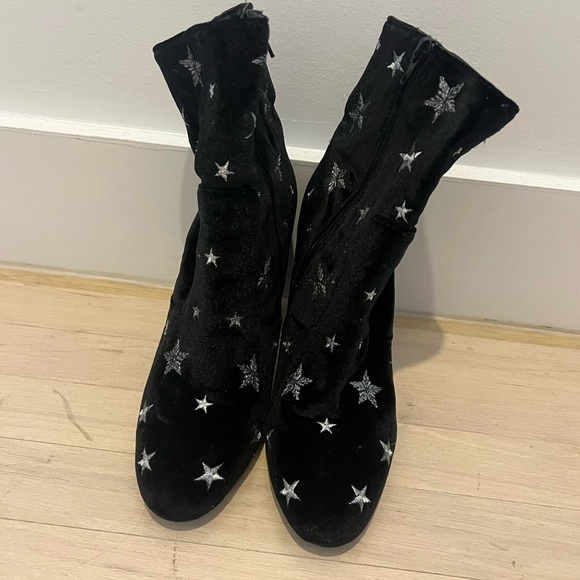 STEVE MADDEN BLACK VELVET HEELS - Picture 2 of 6